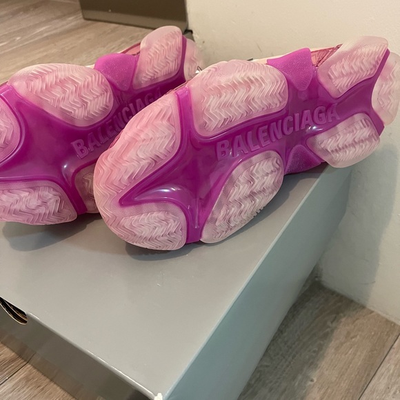Brandnew Balenciaga Triple S Sneakers - Picture 6 of 7